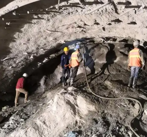 南山拱顶带模注浆料的施工流程及注意事项